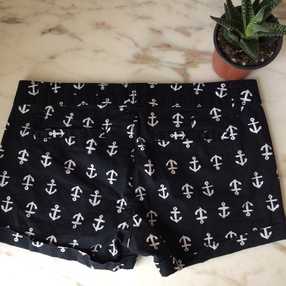 SO Women's Shorts Black White Anchor Print cute - Picture 3 of 5
